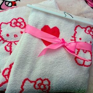 New hello kitty blanket 😍😍